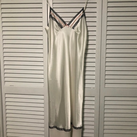Linea Donatella Satin Long Nightgown Ruffle L - Picture 2 of 4